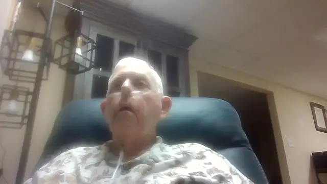 Snapshot of bootlegmanz chatting on 09/16/25, 01:01 bootlegmanz online show from 09/16/25, 01:01