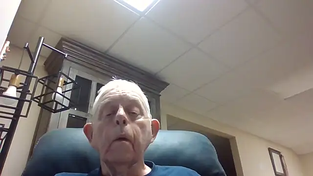 Snapshot of bootlegmanz chatting on 09/17/25, 06:20 bootlegmanz online show from 09/17/25, 06:20