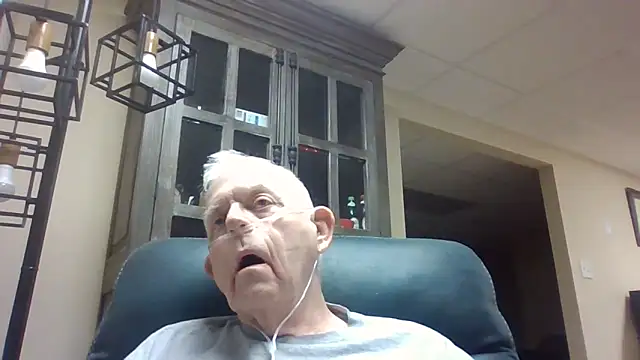 Snapshot of bootlegmanz chatting on 09/23/25, 12:30 bootlegmanz online show from 09/23/25, 12:30