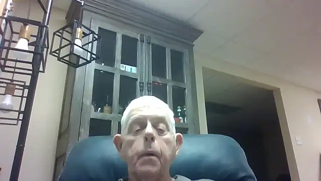 Snapshot of bootlegmanz chatting on 09/24/25, 03:04 bootlegmanz online show from 09/24/25, 03:04