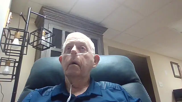 Snapshot of bootlegmanz chatting on 09/25/25, 02:10 bootlegmanz online show from 09/25/25, 02:10