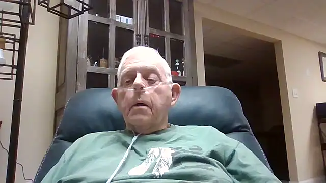 Snapshot of bootlegmanz chatting on 09/28/25, 01:16 bootlegmanz online show from 09/28/25, 01:16