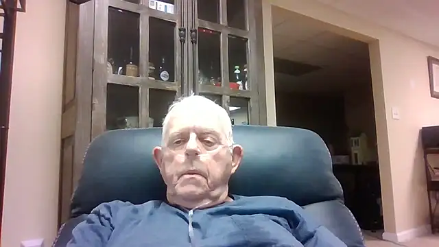 Snapshot of bootlegmanz chatting on 10/11/25, 10:08 bootlegmanz online show from 10/11/25, 10:08