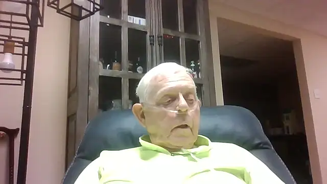 Snapshot of bootlegmanz chatting on 10/14/25, 04:52 bootlegmanz online show from 10/14/25, 04:52