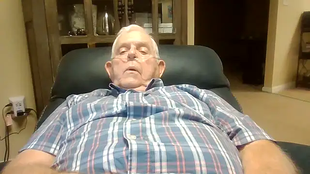 Snapshot of bootlegmanz chatting on 10/15/25, 05:02 bootlegmanz online show from 10/15/25, 05:02