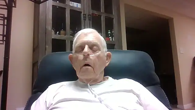 Snapshot of bootlegmanz chatting on 10/16/25, 05:58 bootlegmanz online show from 10/16/25, 05:58