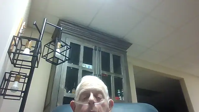 Snapshot of bootlegmanz chatting on 10/17/25, 01:25 bootlegmanz online show from 10/17/25, 01:25