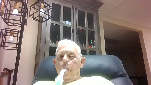 Snapshot of bootlegmanz chatting on 10/19/25, 04:51 bootlegmanz online show from 10/19/25, 04:51