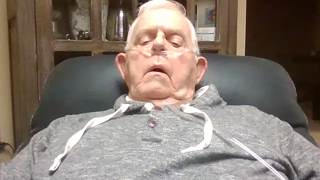 Snapshot of bootlegmanz chatting on 10/24/25, 09:33 bootlegmanz online show from 10/24/25, 09:33