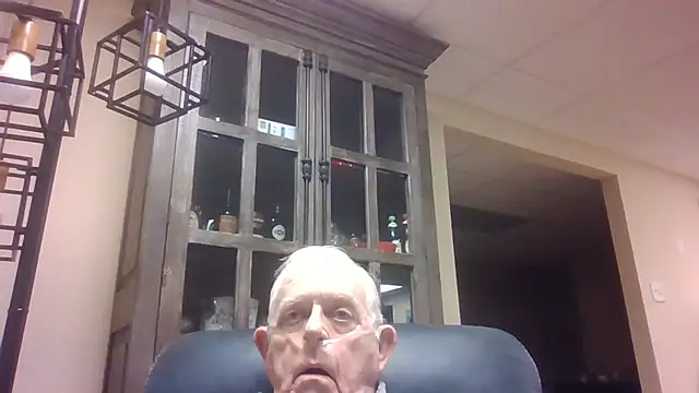 Snapshot of bootlegmanz chatting on 10/27/25, 01:48 bootlegmanz online show from 10/27/25, 01:48