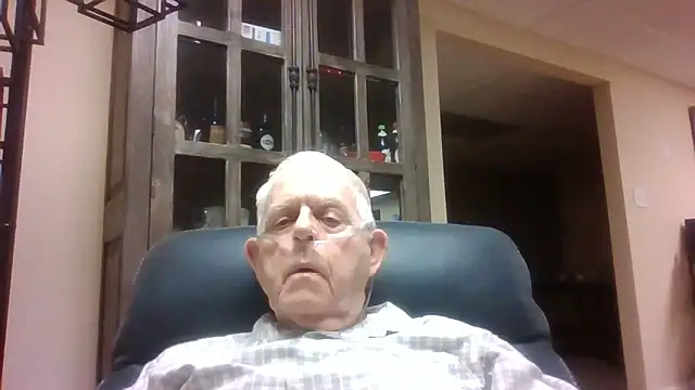 Snapshot of bootlegmanz chatting on 11/16/25, 01:33 bootlegmanz online show from 11/16/25, 01:33