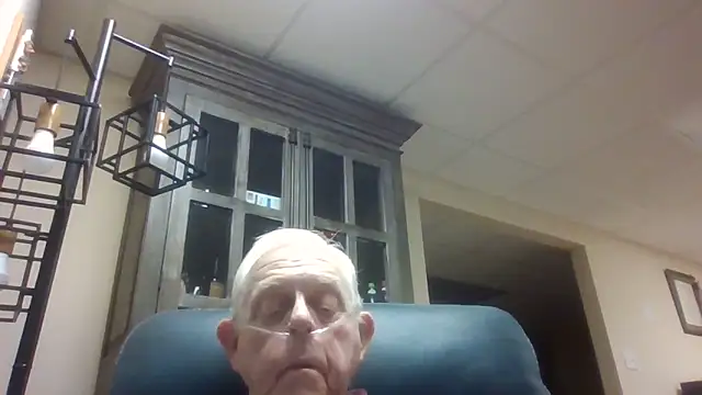 Snapshot of bootlegmanz chatting on 11/17/25, 02:45 bootlegmanz online show from 11/17/25, 02:45