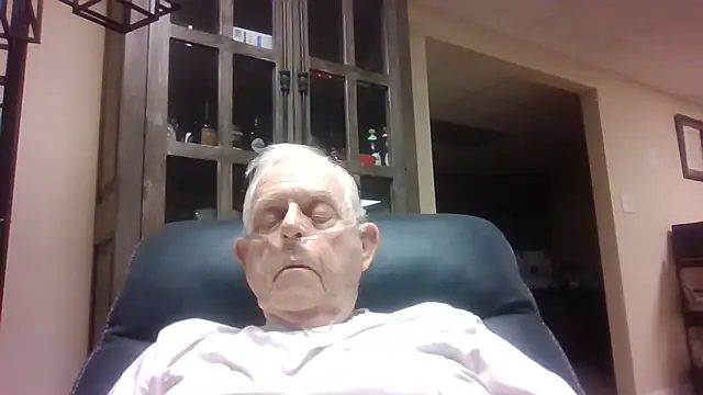 Snapshot of bootlegmanz chatting on 11/18/25, 02:54 bootlegmanz online show from 11/18/25, 02:54