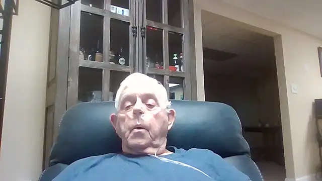 Snapshot of bootlegmanz chatting on 11/20/25, 04:29 bootlegmanz online show from 11/20/25, 04:29