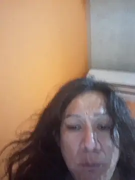 miicheele32 online show from 10/28/25, 03:21