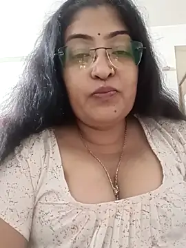 Snapshot of LAVERNIYA_ chatting on 09/14/25, 11:31 LAVERNIYA online show from 09/14/25, 11:31
