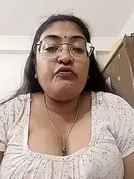 LAVERNIYA  online show from 10/09/25, 11:41