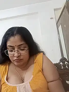 LAVERNIYA  online show from 10/18/25, 12:06