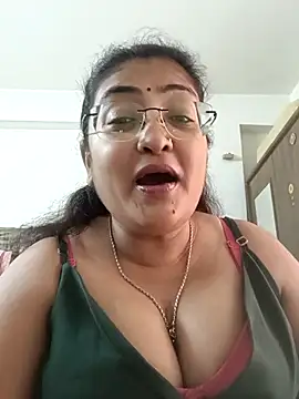 LAVERNIYA  online show from 11/01/25, 05:53