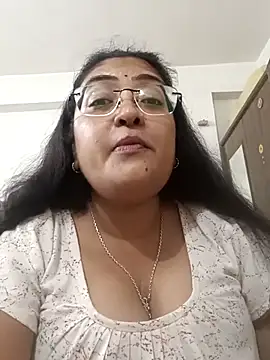 LAVERNIYA  online show from 11/17/25, 12:22