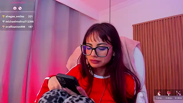 sophiecherry  online show from 11/08/25, 10:37