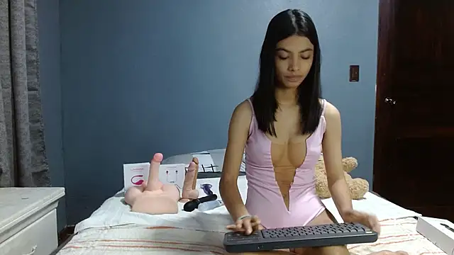 LiaOrtiz69 online show from 12/07/24, 12:19