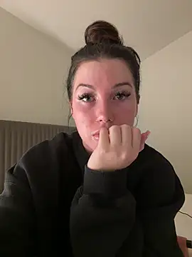 Snapshot of summermc_xx chatting on 11/12/25, 01:06 summermc xx online show from 11/12/25, 01:06