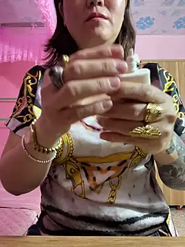 Snapshot of Ory22 chatting on 10/11/25, 12:10 Ory22 online show from 10/11/25, 12:10