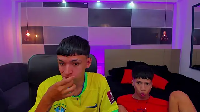 Snapshot of Juan_Nd_Steven chatting on 12/11/24, 04:28 Juan Nd Steven online show from 12/11/24, 04:28