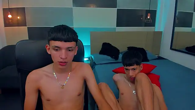 Snapshot of Juan_Nd_Steven chatting on 12/21/24, 01:10 Juan Nd Steven online show from 12/21/24, 01:10