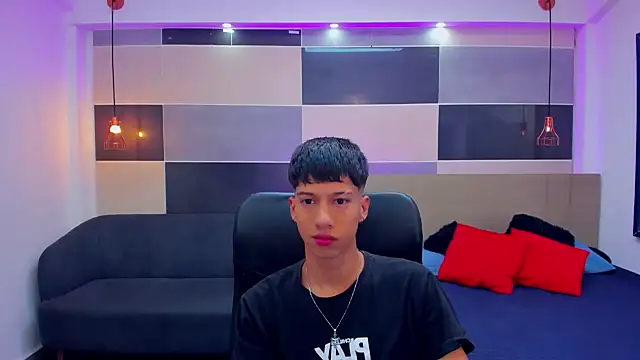 Snapshot of Juan_Nd_Steven chatting on 12/24/24, 10:28 Juan Nd Steven online show from 12/24/24, 10:28