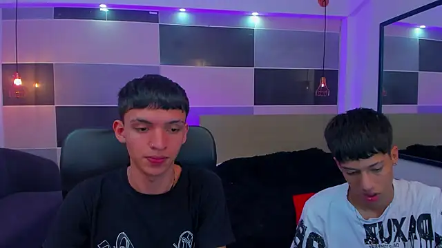 Snapshot of Juan_Nd_Steven chatting on 01/25/25, 03:20 Juan Nd Steven online show from 01/25/25, 03:20