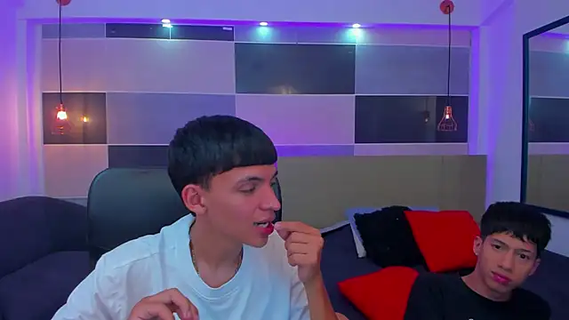 Snapshot of Juan_Nd_Steven chatting on 01/31/25, 04:58 Juan Nd Steven online show from 01/31/25, 04:58