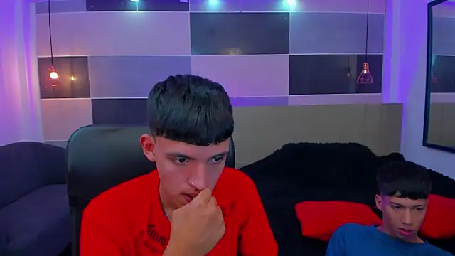 Snapshot of Juan_Nd_Steven chatting on 02/13/25, 04:22 Juan Nd Steven online show from 02/13/25, 04:22