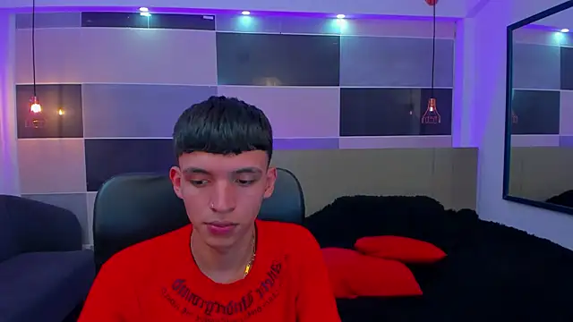 Snapshot of Juan_Nd_Steven chatting on 02/13/25, 07:24 Juan Nd Steven online show from 02/13/25, 07:24