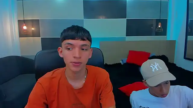 Snapshot of Juan_Nd_Steven chatting on 02/14/25, 04:04 Juan Nd Steven online show from 02/14/25, 04:04