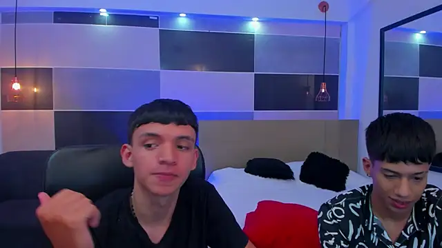 Snapshot of Juan_Nd_Steven chatting on 02/20/25, 07:23 Juan Nd Steven online show from 02/20/25, 07:23