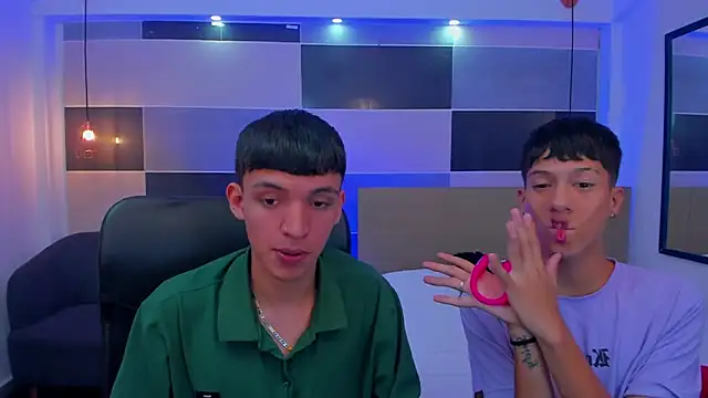 Snapshot of Juan_Nd_Steven chatting on 02/22/25, 04:40 Juan Nd Steven online show from 02/22/25, 04:40