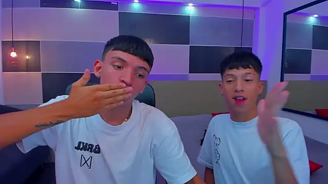 Snapshot of Juan_Nd_Steven chatting on 03/05/25, 04:24 Juan Nd Steven online show from 03/05/25, 04:24