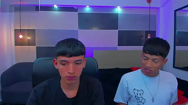 Snapshot of Juan_Nd_Steven chatting on 03/13/25, 04:38 Juan Nd Steven online show from 03/13/25, 04:38