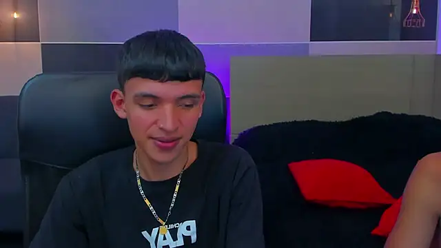 Snapshot of Juan_Nd_Steven chatting on 03/13/25, 10:47 Juan Nd Steven online show from 03/13/25, 10:47