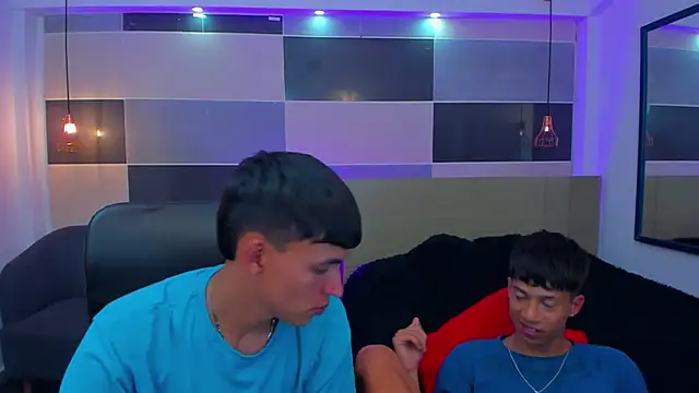 Snapshot of Juan_Nd_Steven chatting on 03/14/25, 07:26 Juan Nd Steven online show from 03/14/25, 07:26