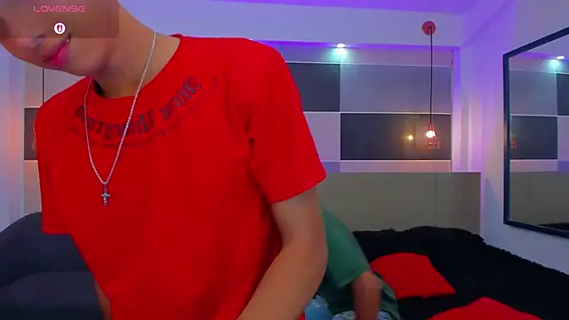 Snapshot of Juan_Nd_Steven chatting on 03/15/25, 07:42 Juan Nd Steven online show from 03/15/25, 07:42