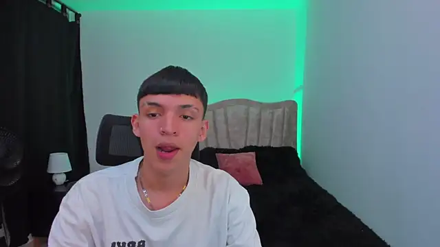 Snapshot of Juan_Nd_Steven chatting on 09/24/25, 04:27 Juan Nd Steven online show from 09/24/25, 04:27