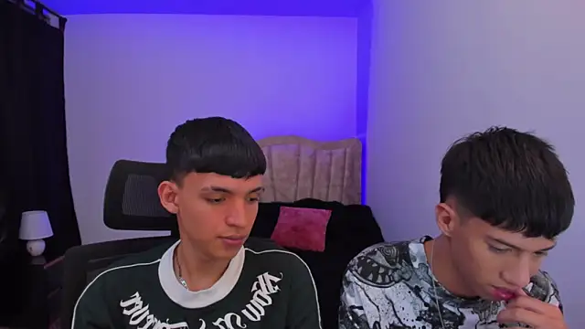 Snapshot of Juan_Nd_Steven chatting on 09/26/25, 04:27 Juan Nd Steven online show from 09/26/25, 04:27