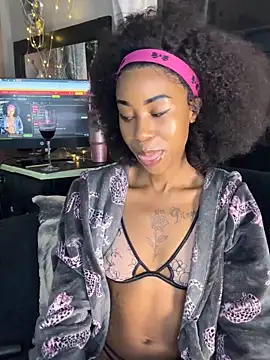 Snapshot of Dime-__ chatting on 10/15/25, 10:10 Dime- online show from 10/15/25, 10:10