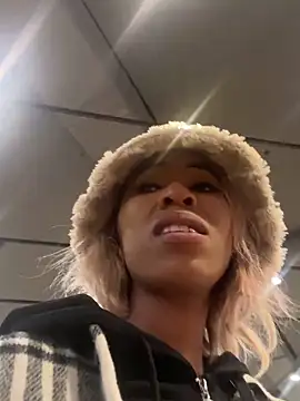 Snapshot of Dime-__ chatting on 11/18/25, 04:11 Dime- online show from 11/18/25, 04:11