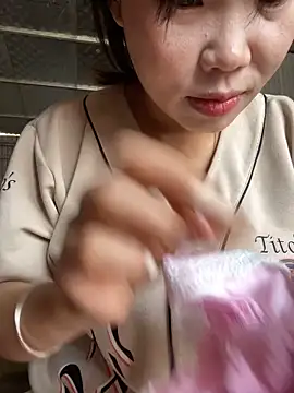 Laura8910 online show from 03/04/25, 03:22