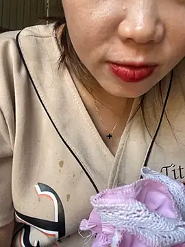 Laura8910 online show from 03/05/25, 08:43