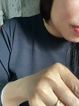 Laura8910 online show from 03/11/25, 05:16